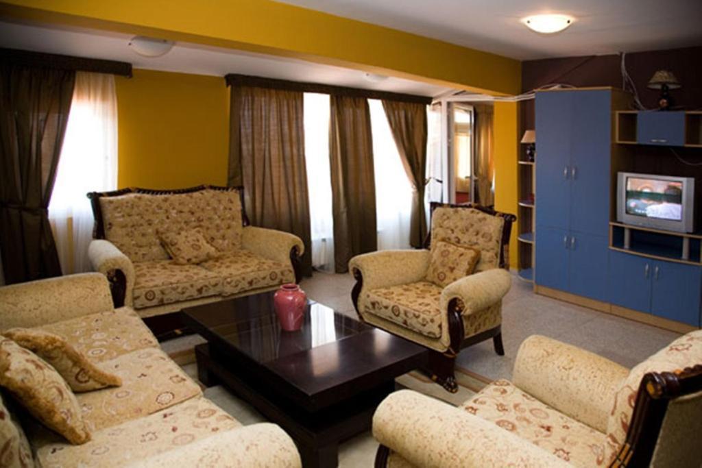 Hotel Uni Palas II Kavadartsi Bagian luar foto